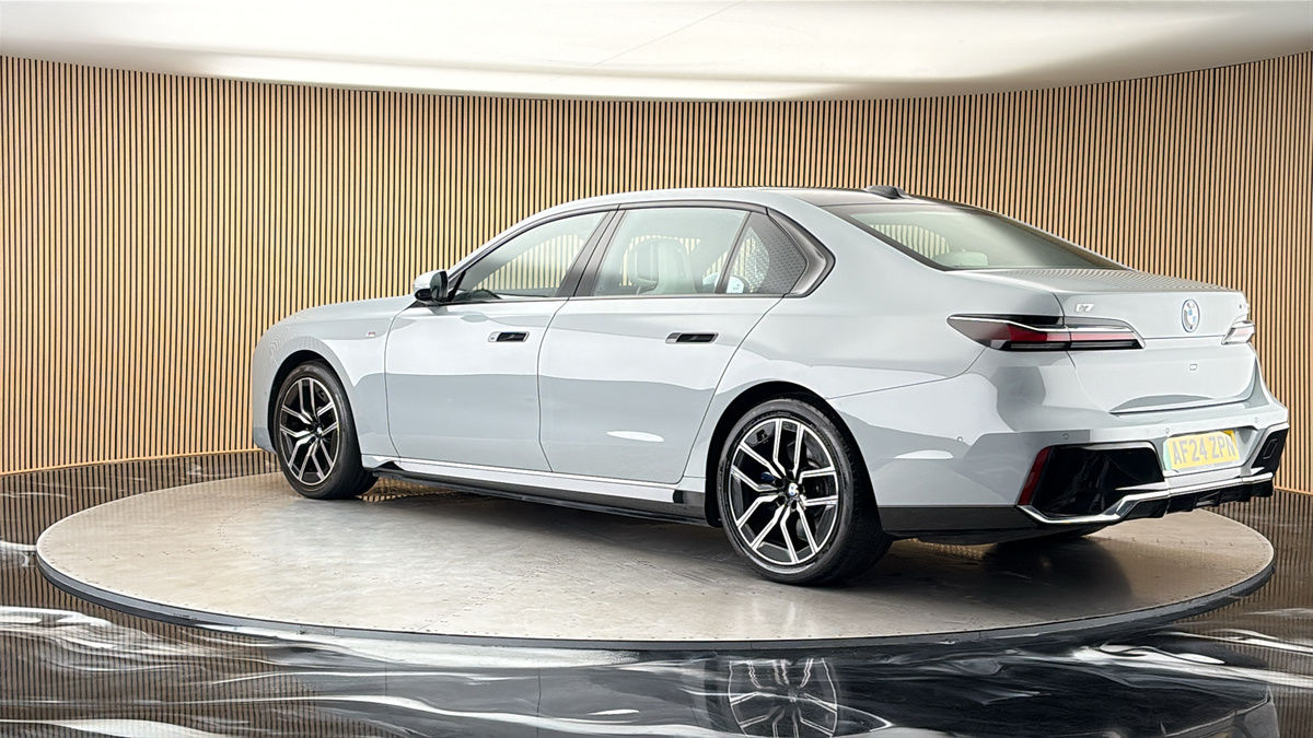 More views of BMW i7