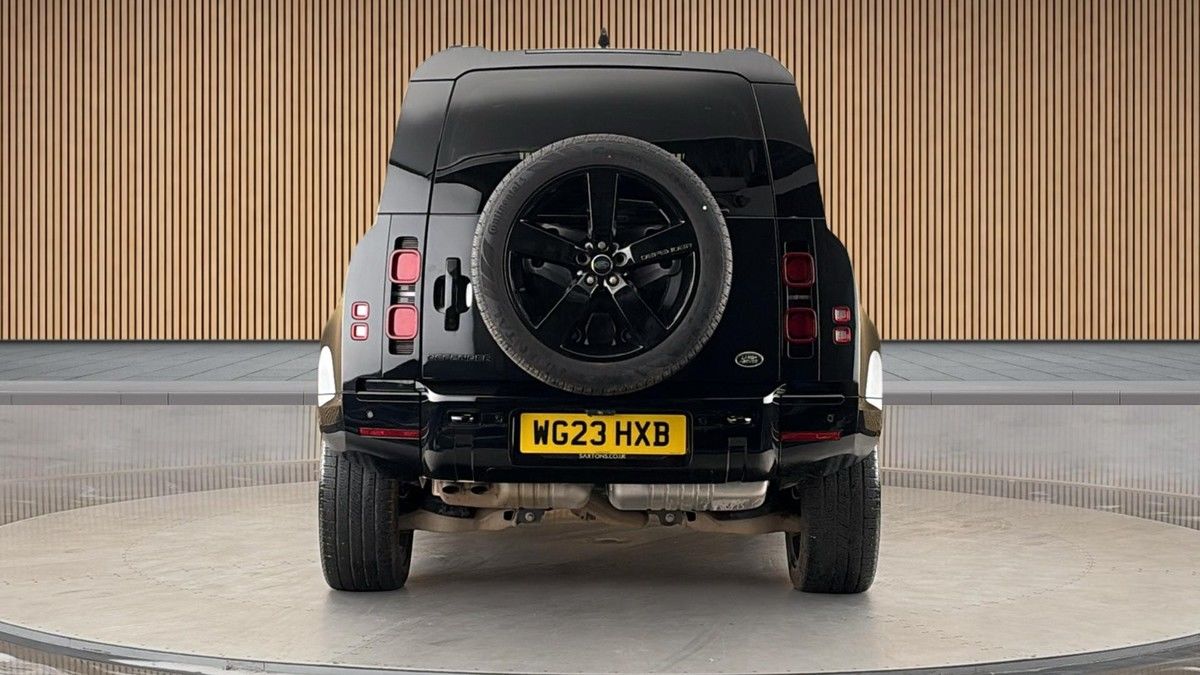 Land Rover Defender 110 Image 4