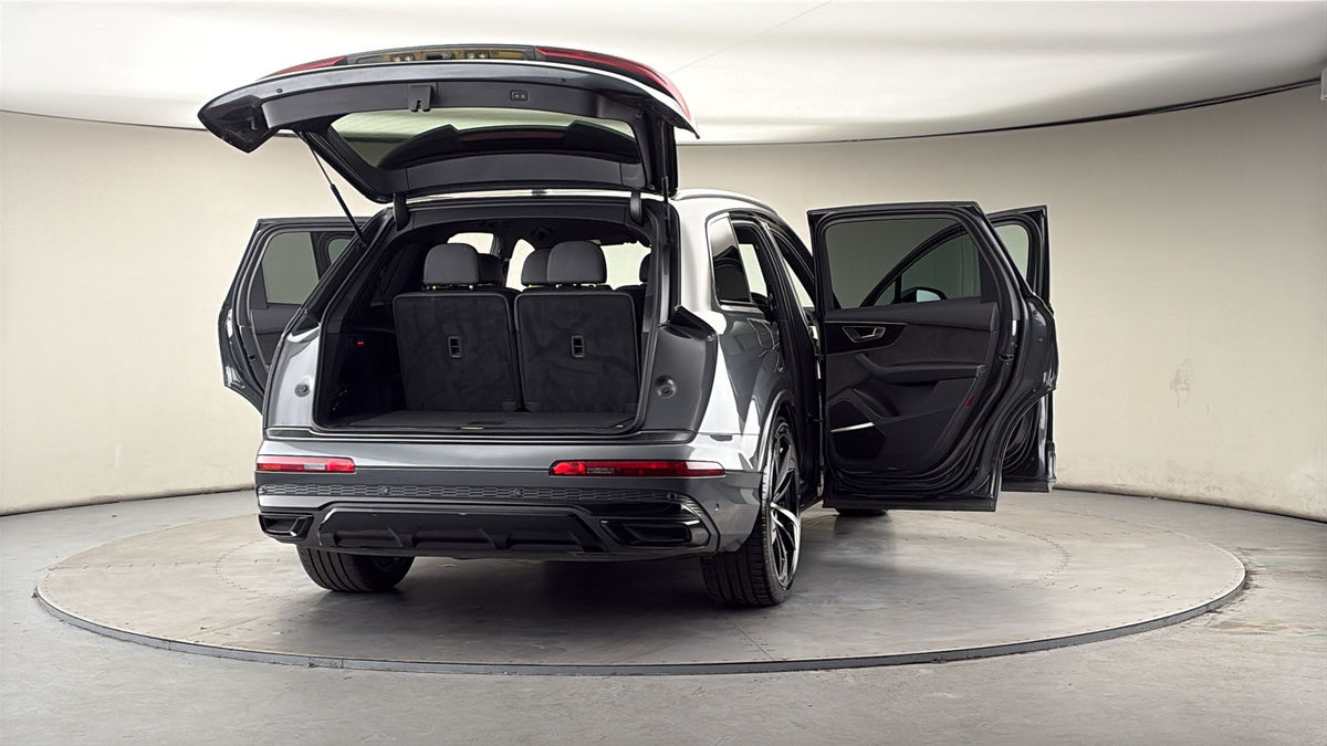 More views of Audi Q7