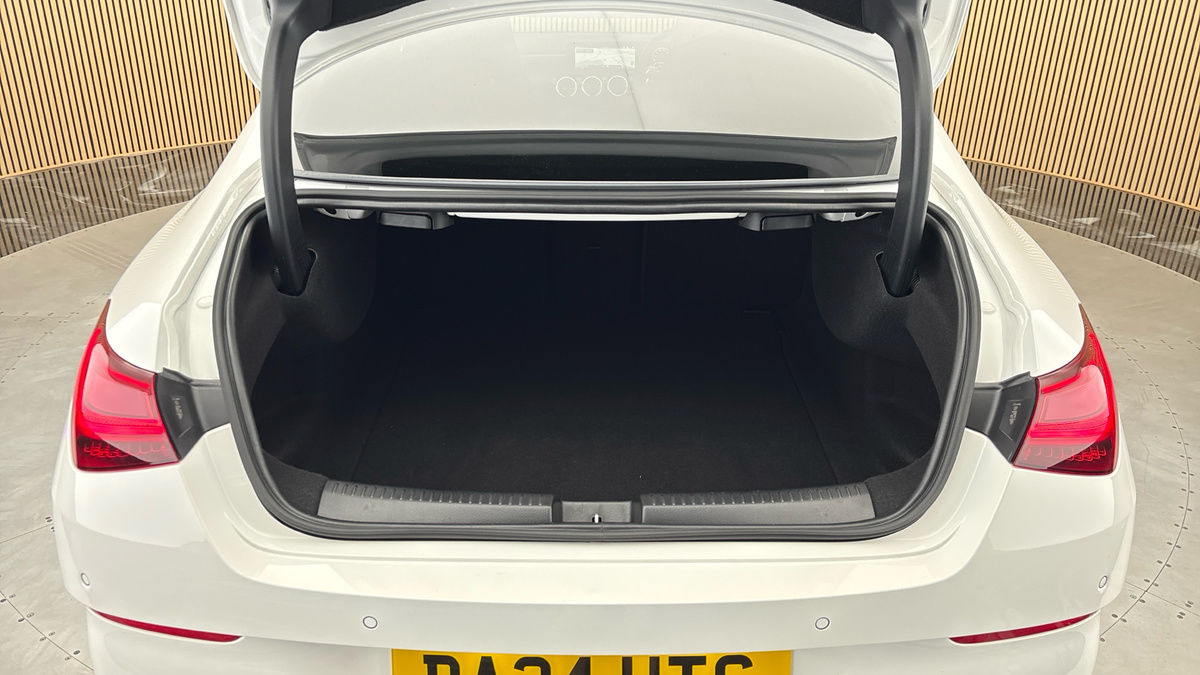 Mercedes-Benz CLA Image 11