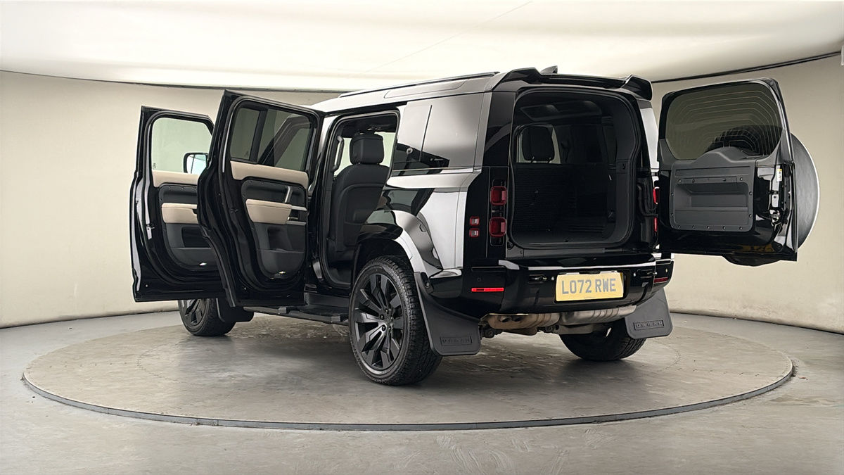 Land Rover Defender 110 Urban Image 23