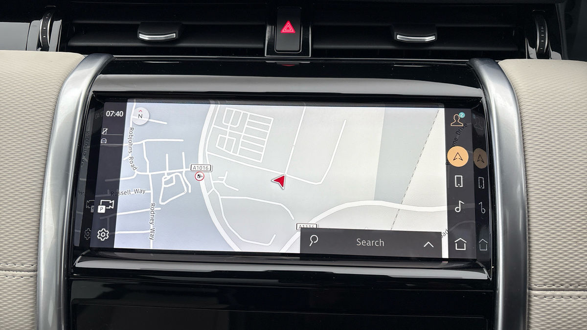 Land Rover Discovery Sport Image 17