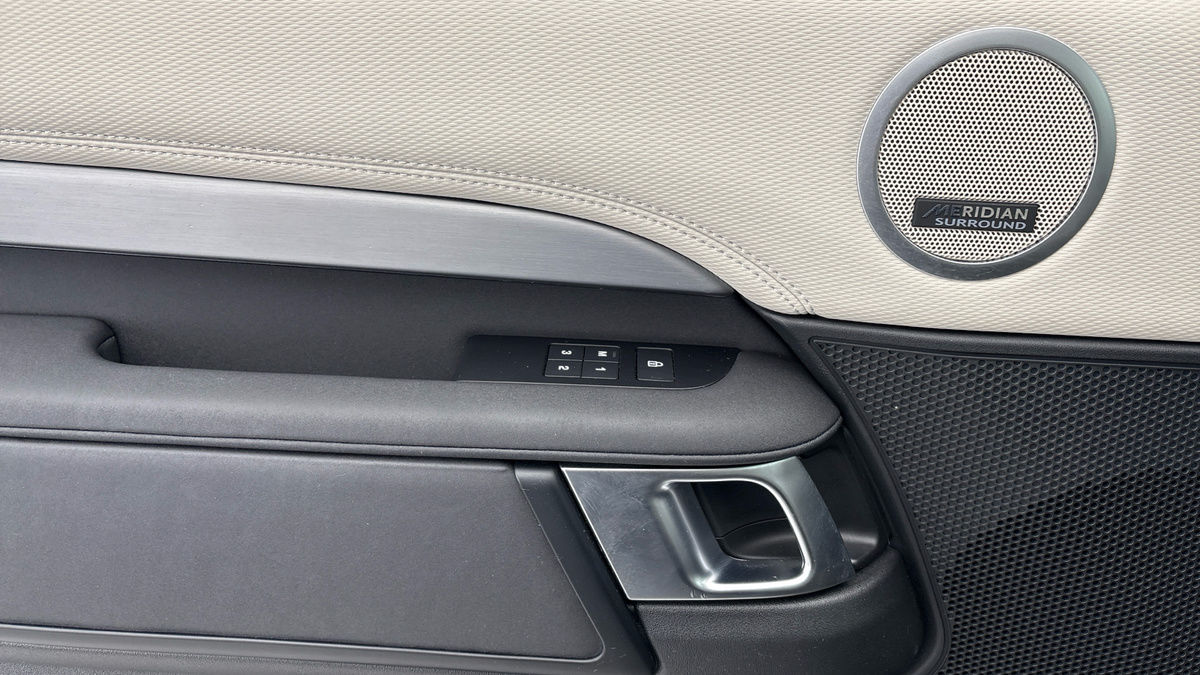 Land Rover Discovery Image 19