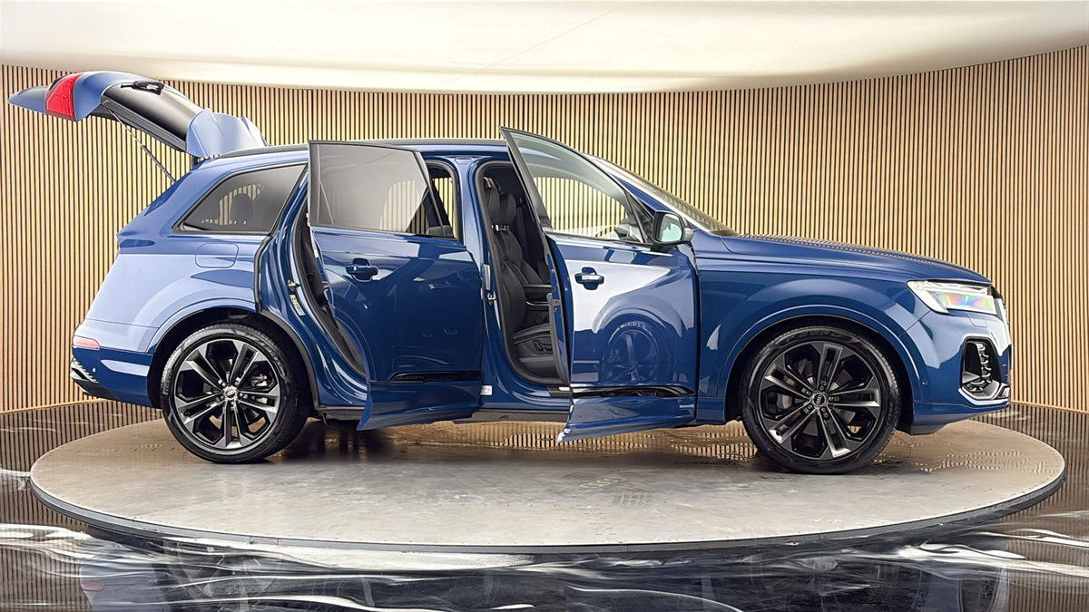 More views of Audi Q7