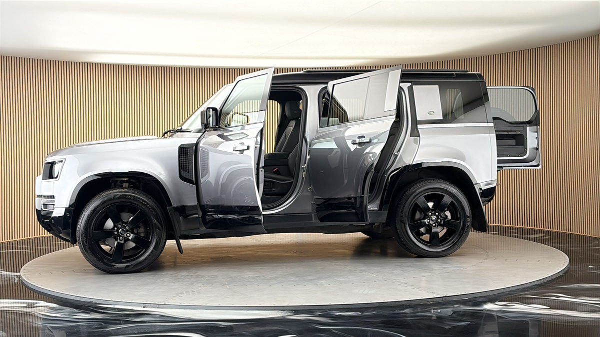 More views of Land Rover Defender 110