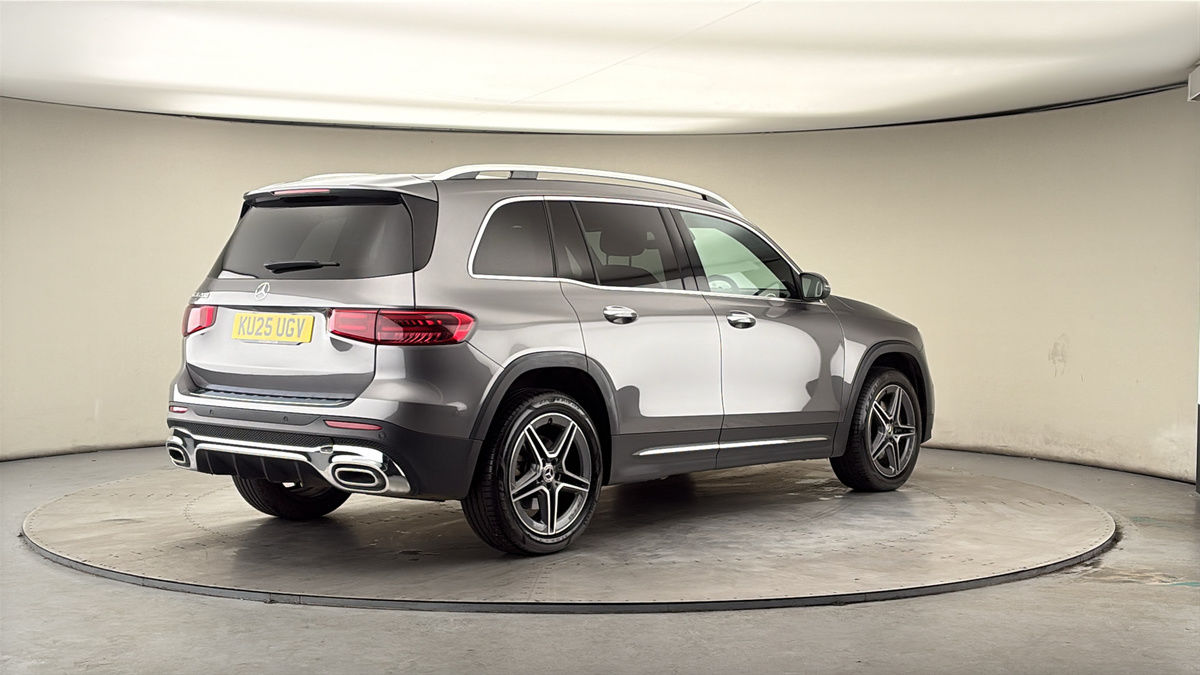 Mercedes-Benz GLB Image 21