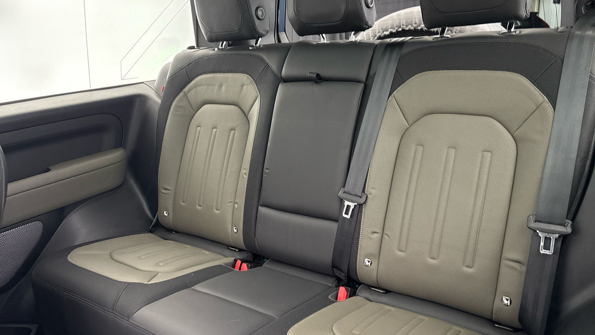 Land Rover Defender 90 Image 8
