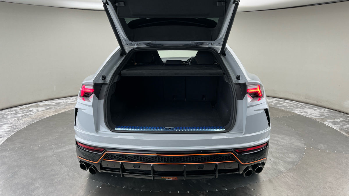 Lamborghini Urus Image 11