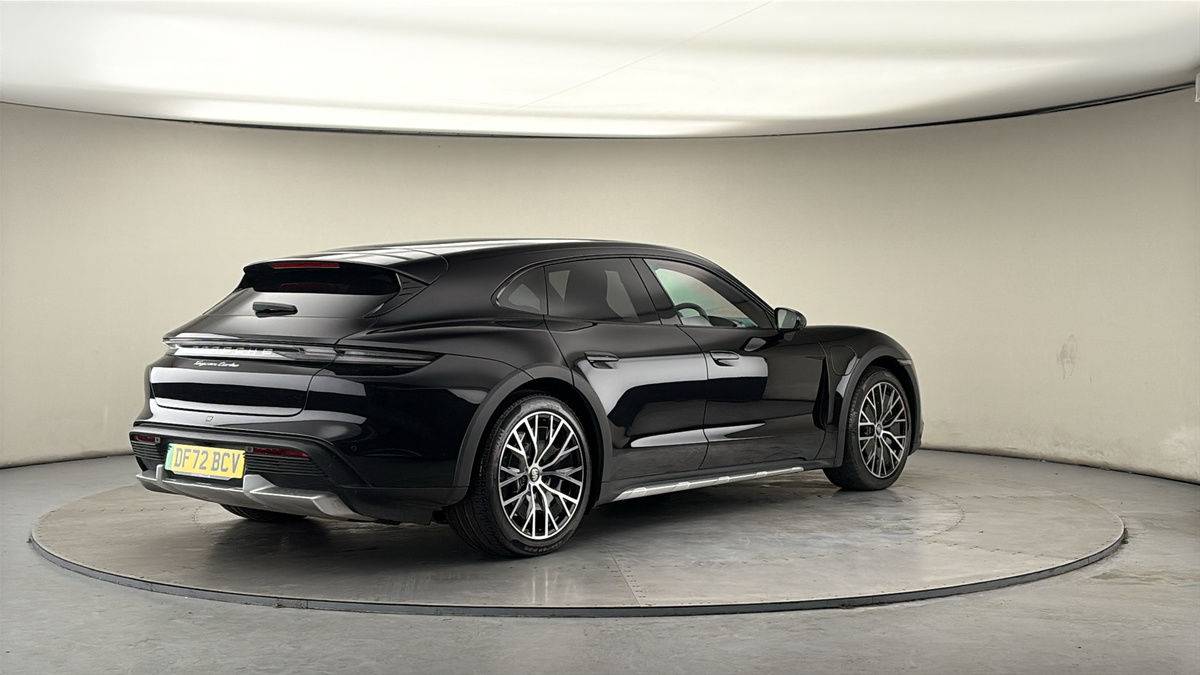 Porsche Taycan Image 21