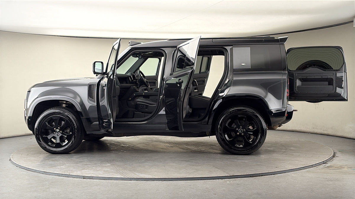 More views of Land Rover Defender 110