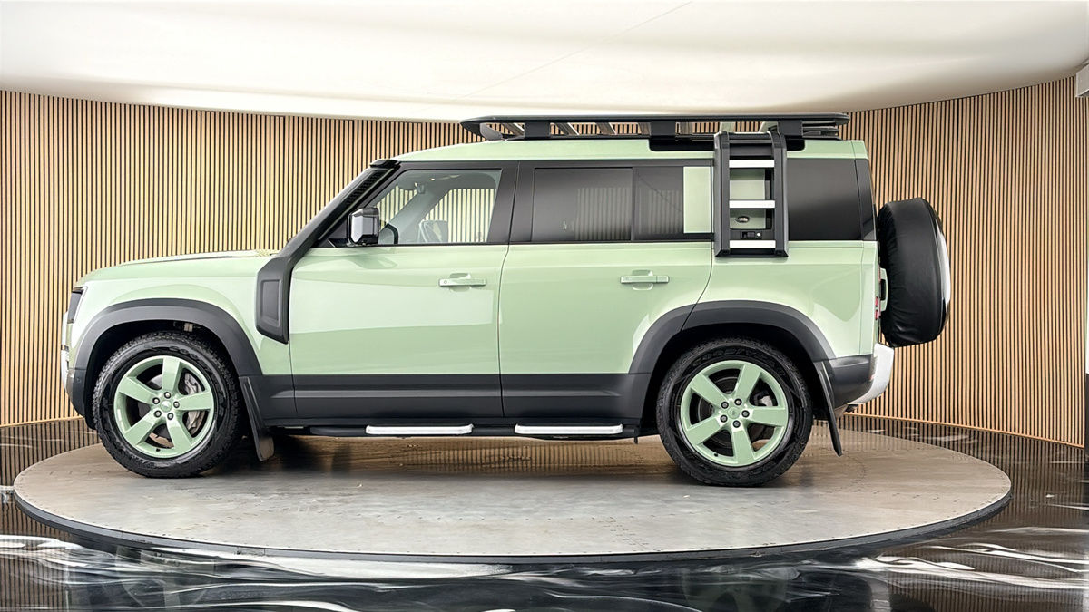 More views of Land Rover Defender 110