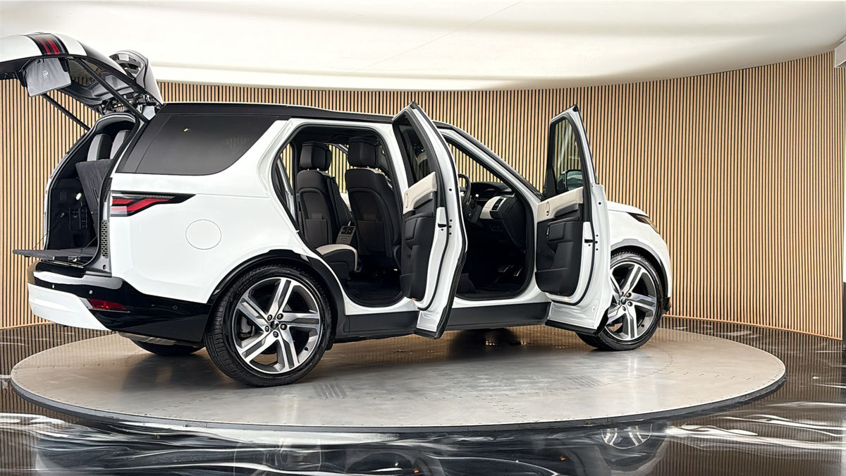 More views of Land Rover Discovery