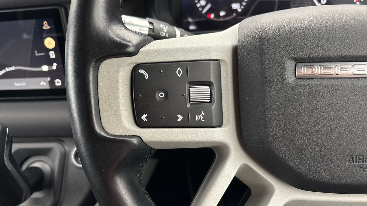 Land Rover Defender 90 Image 13