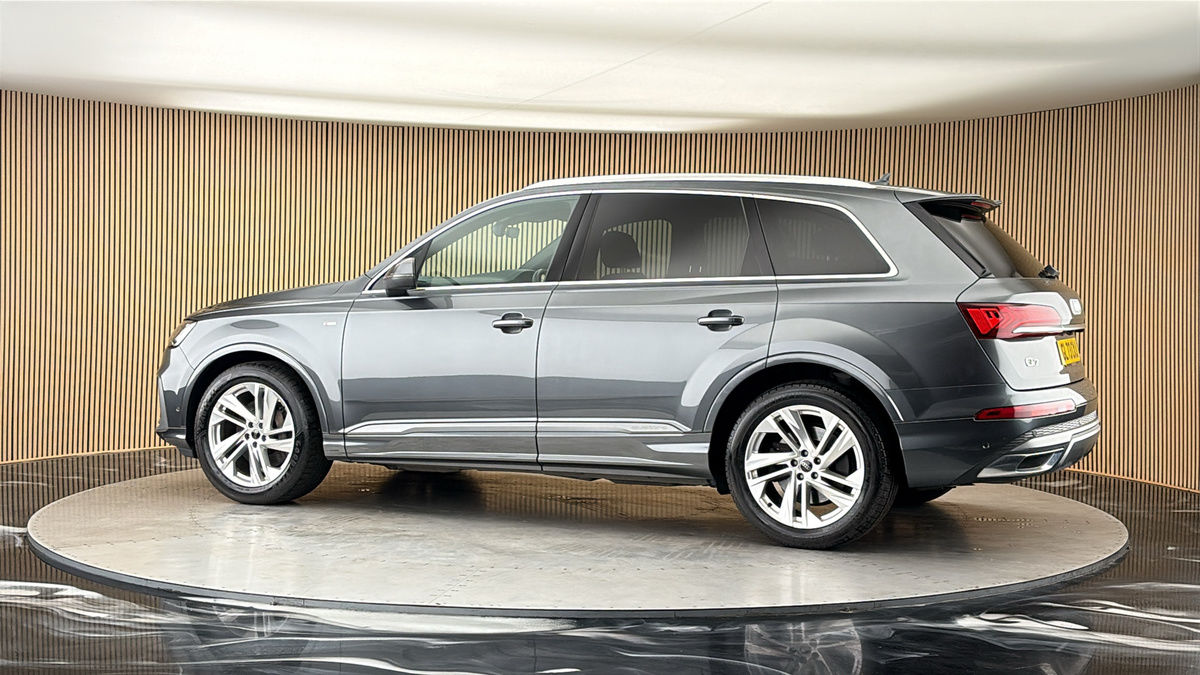 More views of Audi Q7