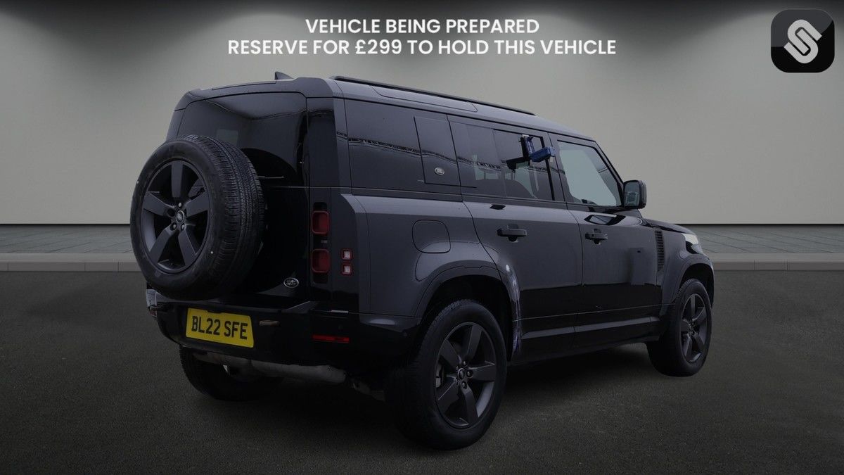 Land Rover Defender 110 Image 4