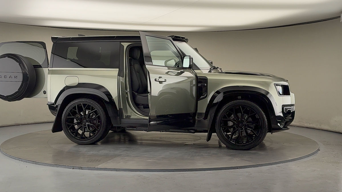 More views of Land Rover Defender 90