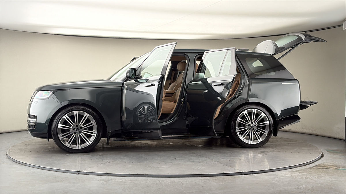 More views of Land Rover Range Rover