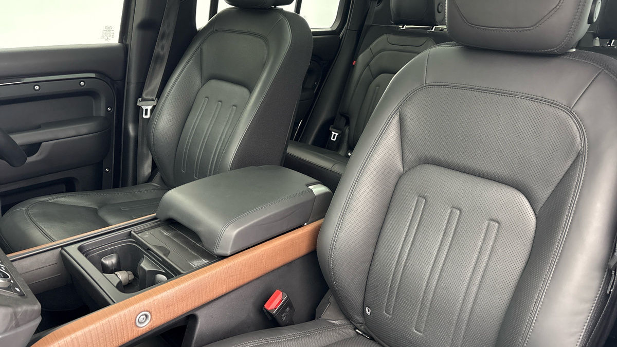 Land Rover Defender 130 Urban Image 7