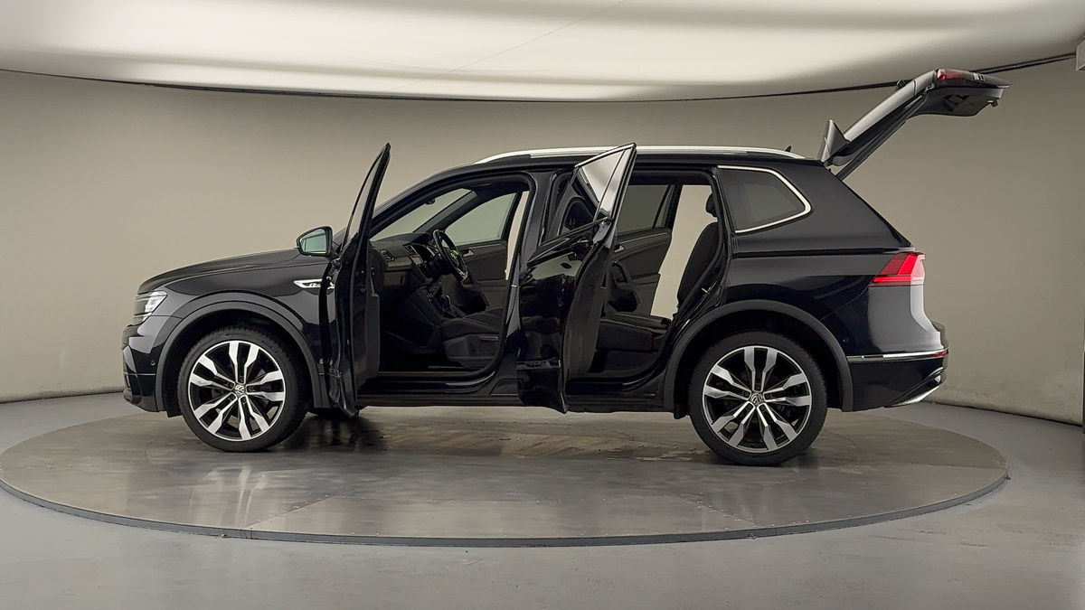 More views of Volkswagen Tiguan Allspace