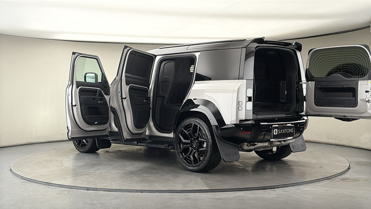 More views of Land Rover Defender 110