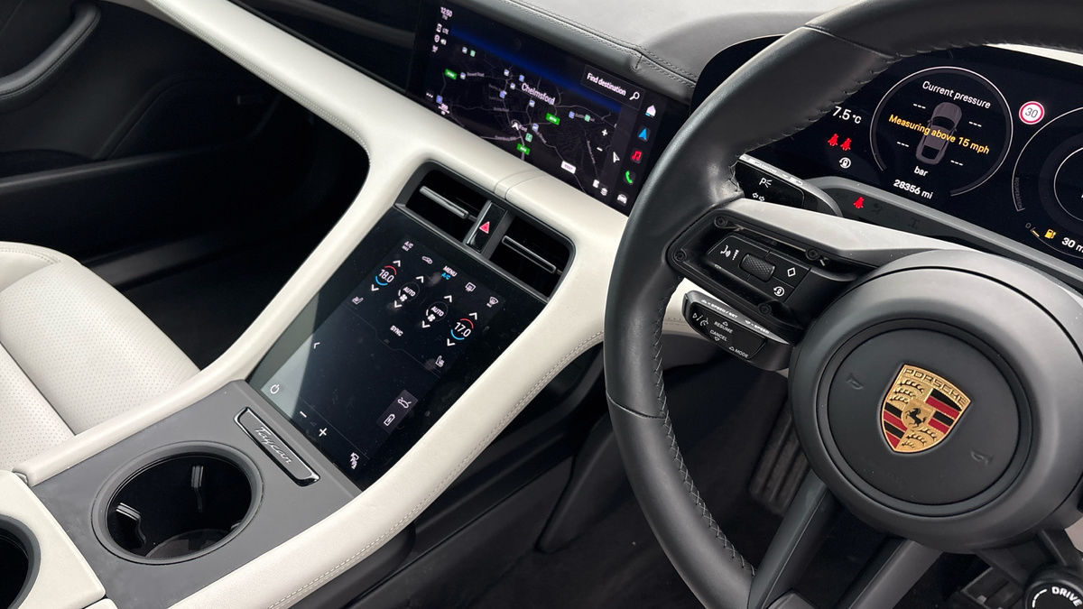 Porsche Taycan Image 18