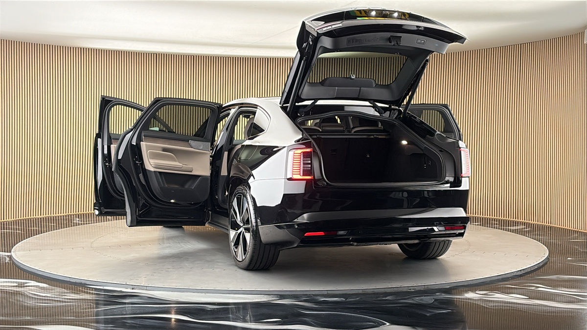 More views of Volvo ES90