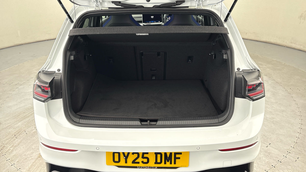 Volkswagen Golf Image 11