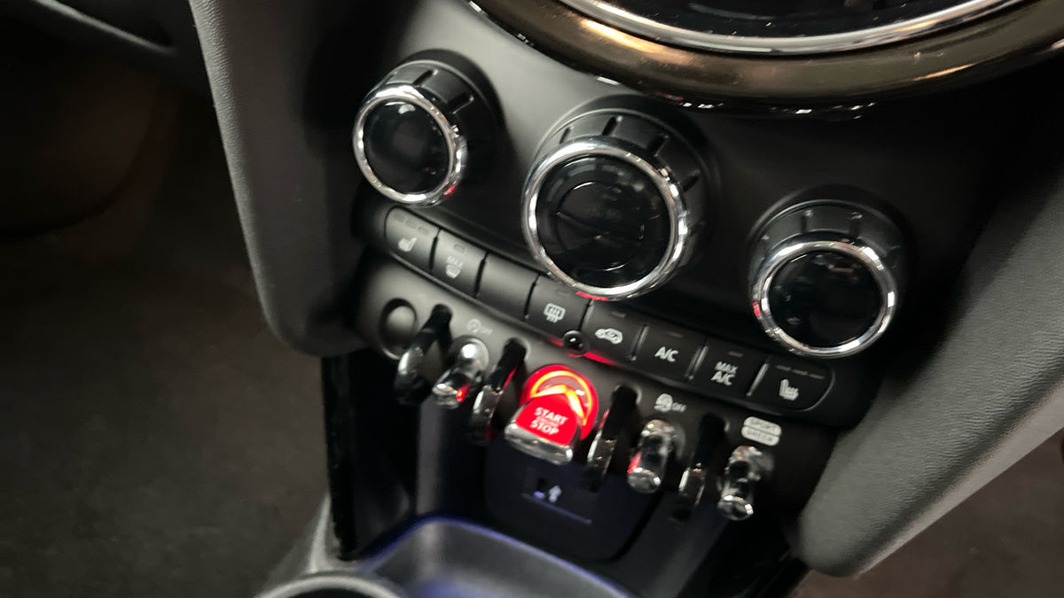 MINI Hatch Image 9