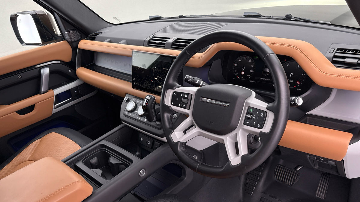 Land Rover Defender 110 Image 5