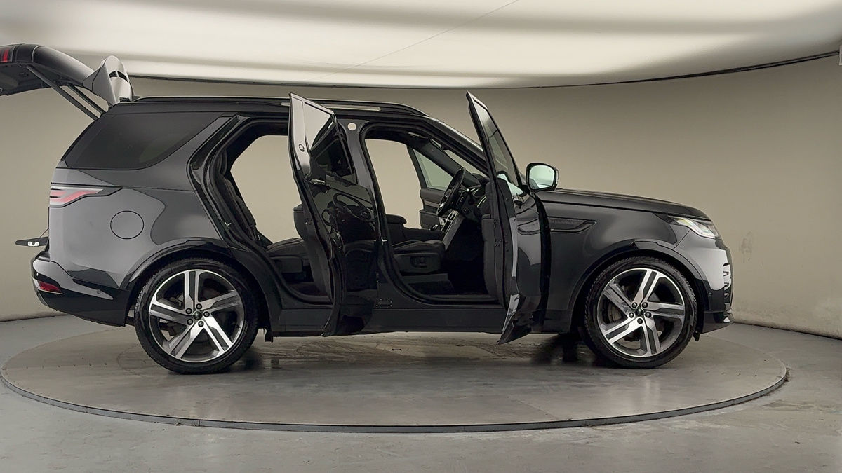 More views of Land Rover Discovery