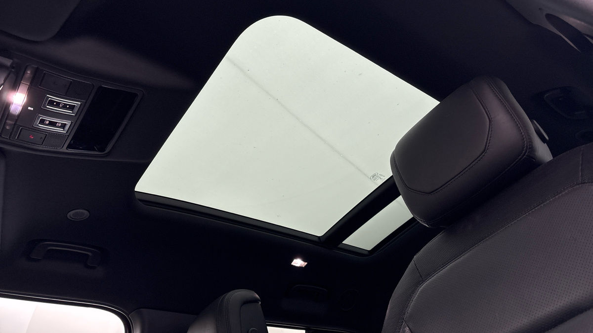 Land Rover Defender 130 Image 6