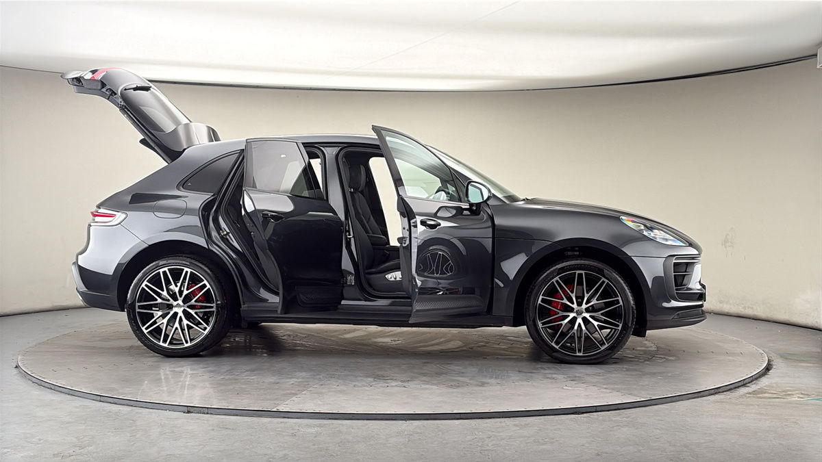 More views of Porsche Macan