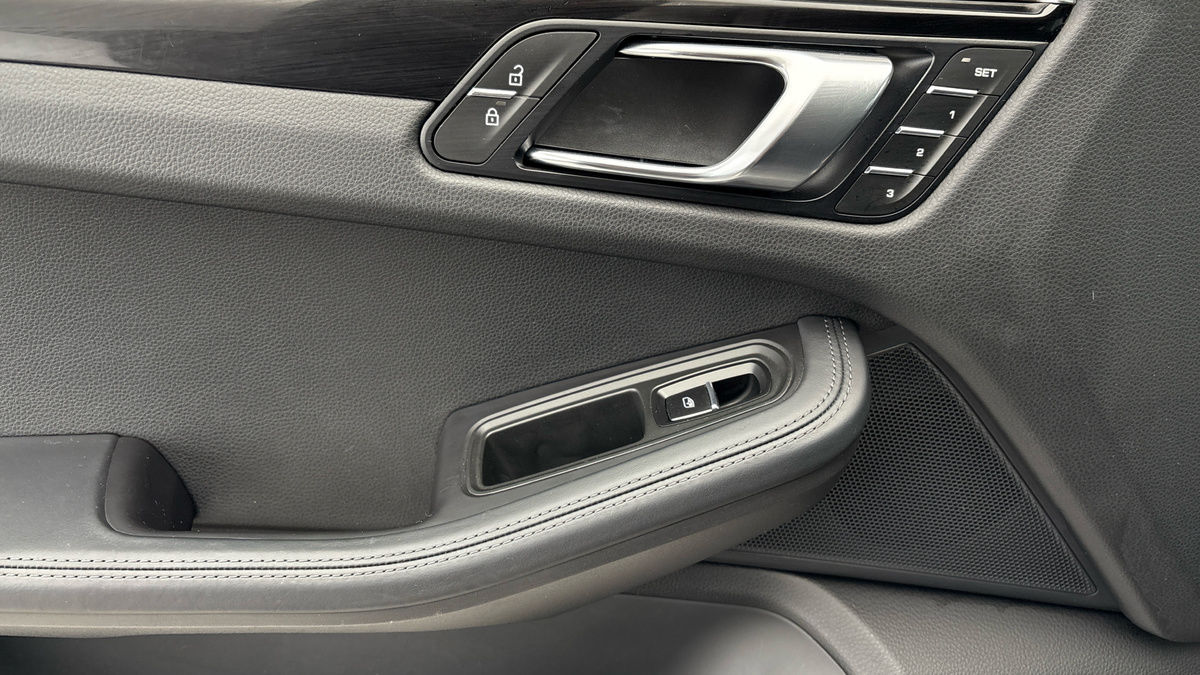 Porsche Macan Image 19