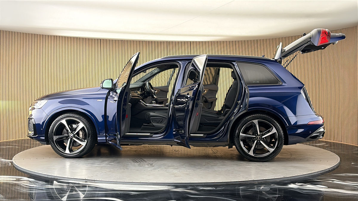 More views of Audi Q7
