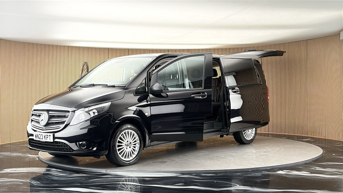 More views of Mercedes-Benz Vito