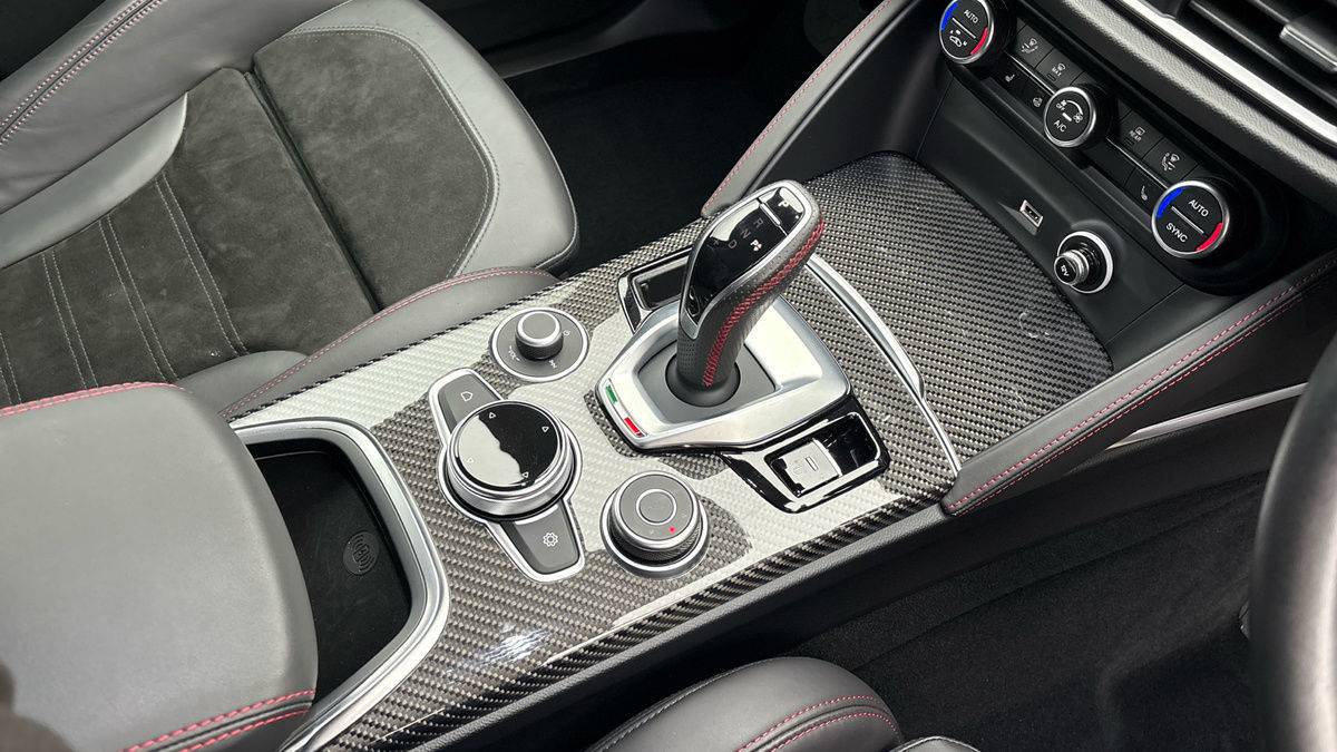 Alfa Romeo Stelvio Image 18