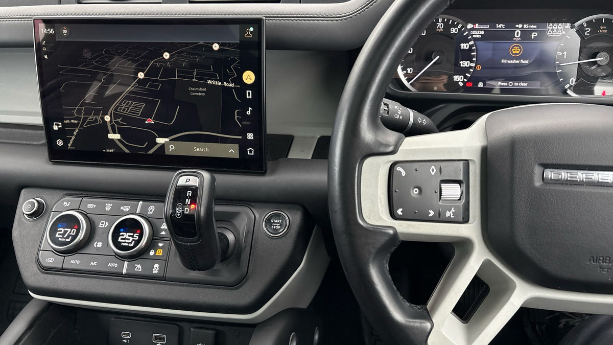 Land Rover Defender 130 Urban Image 13