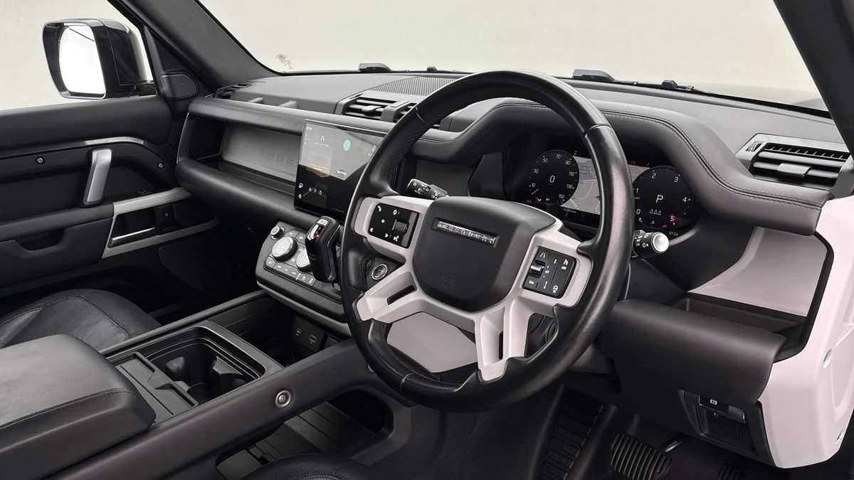 Land Rover Defender 110 Image 5