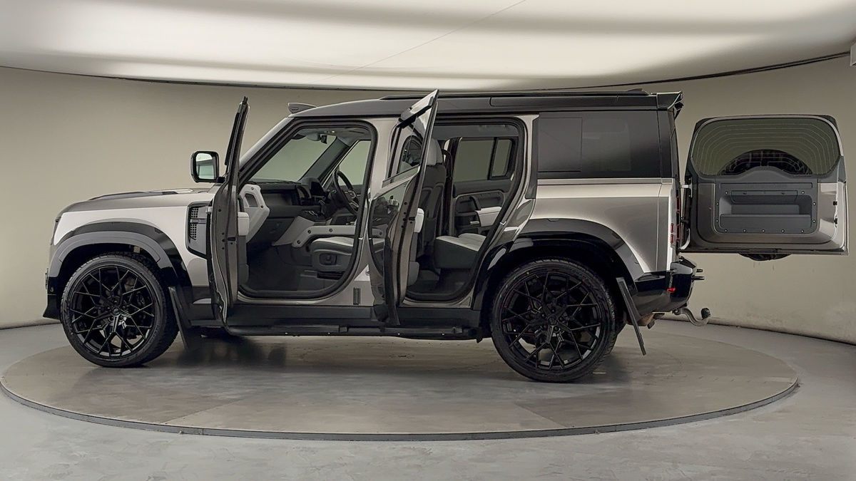 More views of Land Rover Defender 110