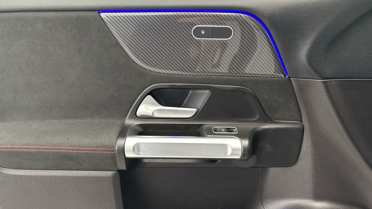 Mercedes-Benz GLB Image 19