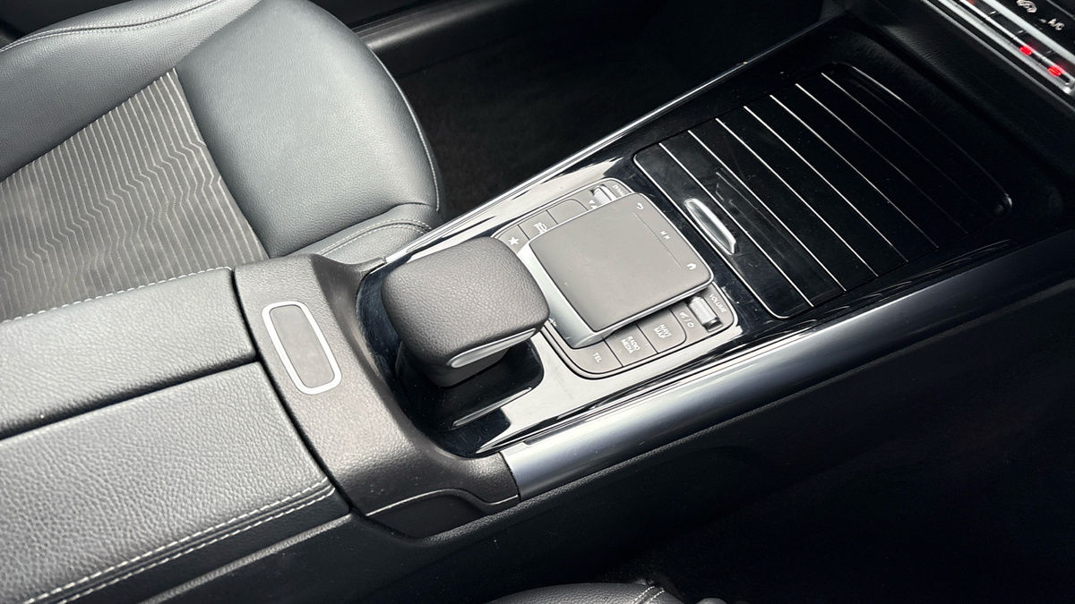 Mercedes-Benz GLA Image 18