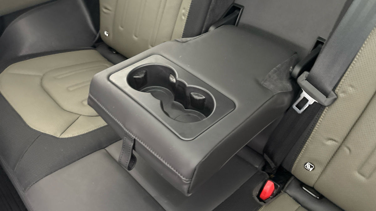 Land Rover Defender 90 Image 9