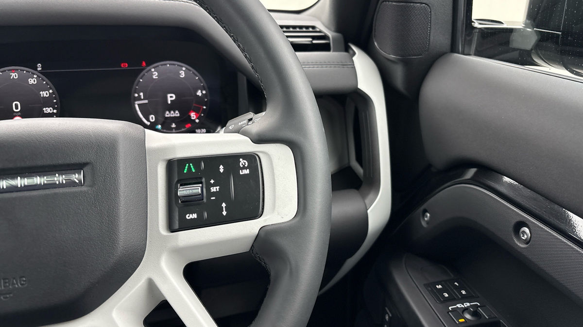 Land Rover Defender 110 Urban Image 14