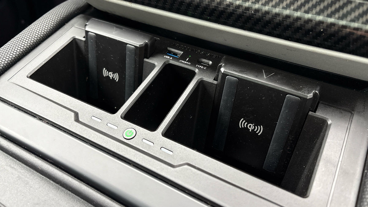 Land Rover Defender 90 Urban Image 26