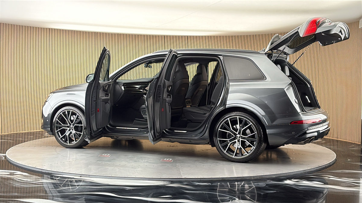 More views of Audi SQ7