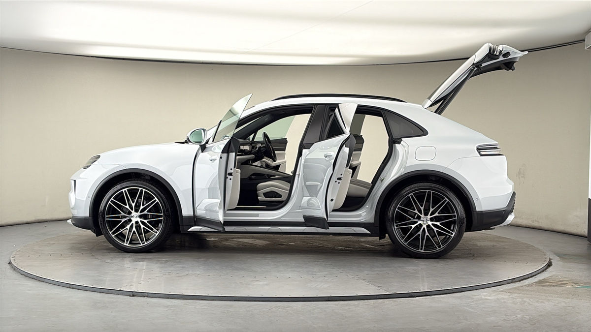 More views of Porsche Macan