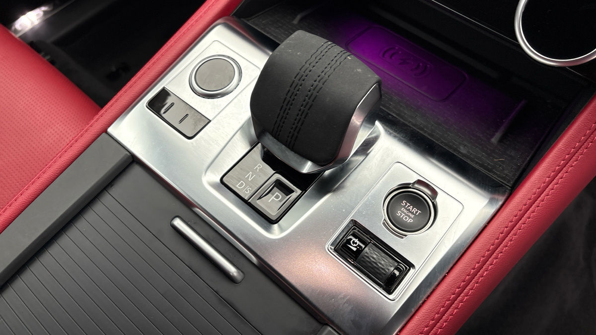 Jaguar F-PACE Image 6