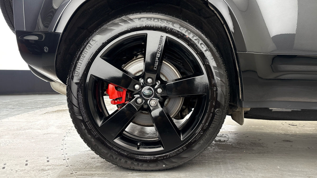 Land Rover Defender 110 Image 10