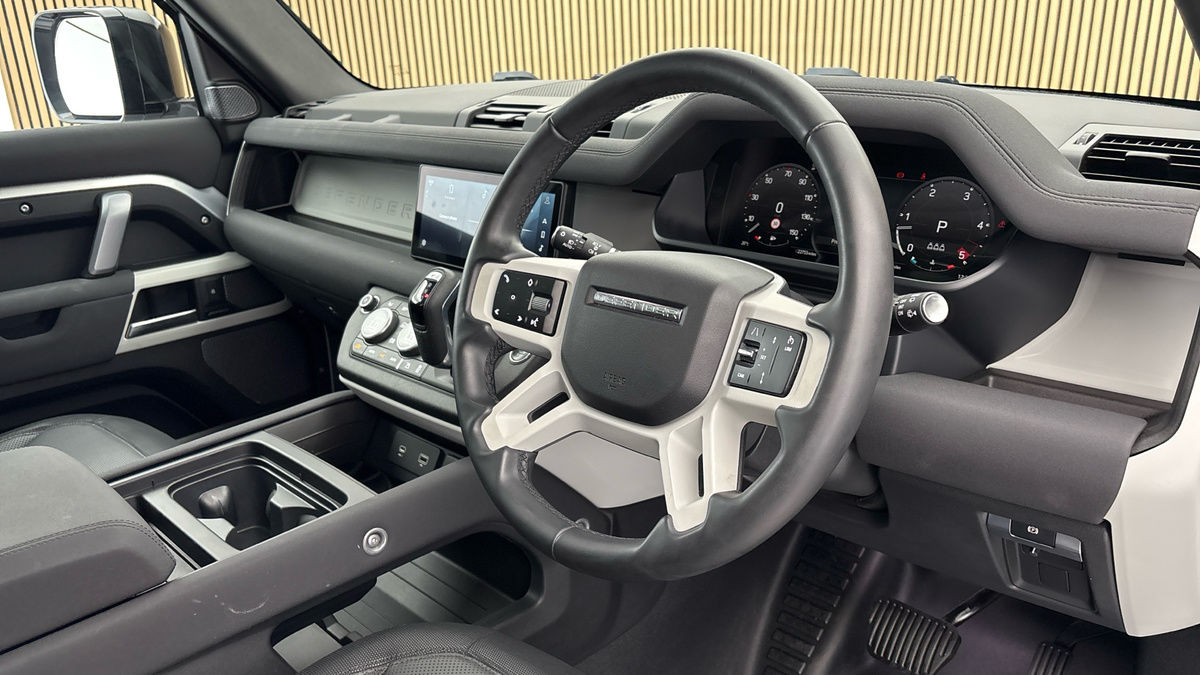 Land Rover Defender 110 Image 5