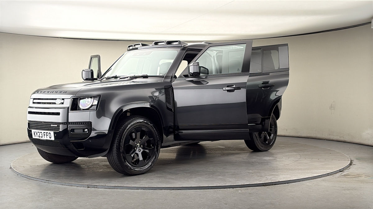 Land Rover Defender 110 Image 22